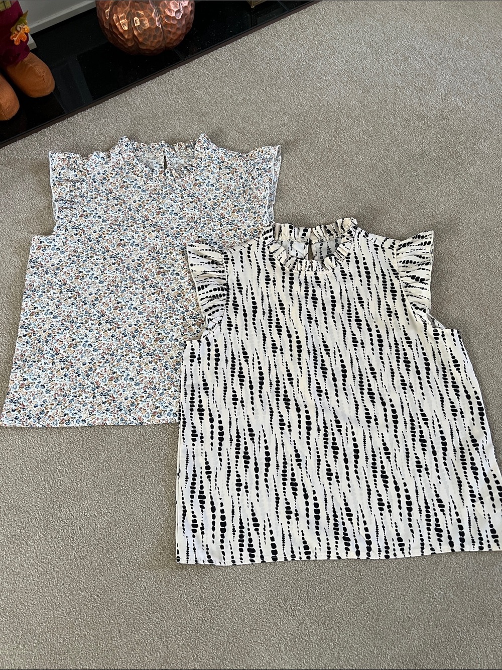 Woman’s Ruffle Sleeve Patterned Tops - Black & Multicolor size large